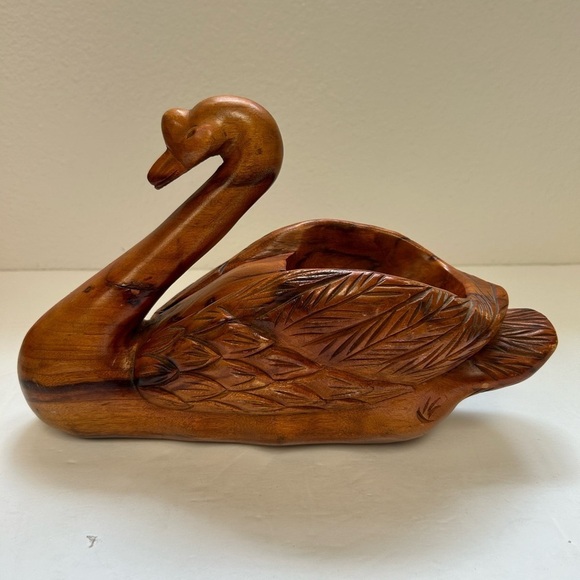 Hand carved wooden swan/ ornate/ Vintage/ acacia wood - Picture 4 of 11